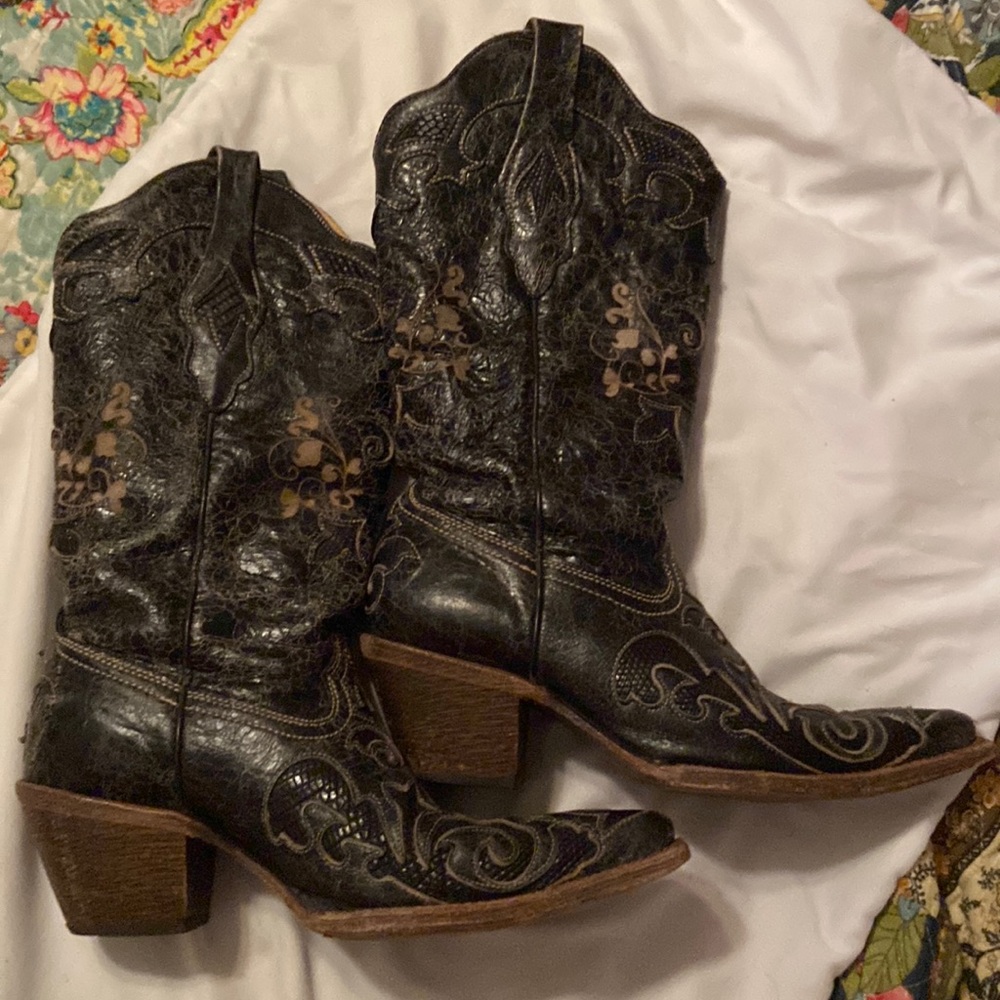 EUC Corral black lizard distressed vintage style western boots. Size 6 1/2.